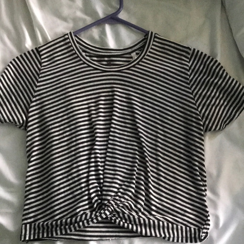 Small black and white cropped T